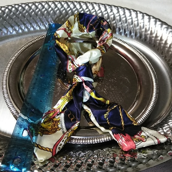 🦁NEW SATINY DESIGNER INSPIRED PRINT HAIR SCARF - Picture 3 of 6